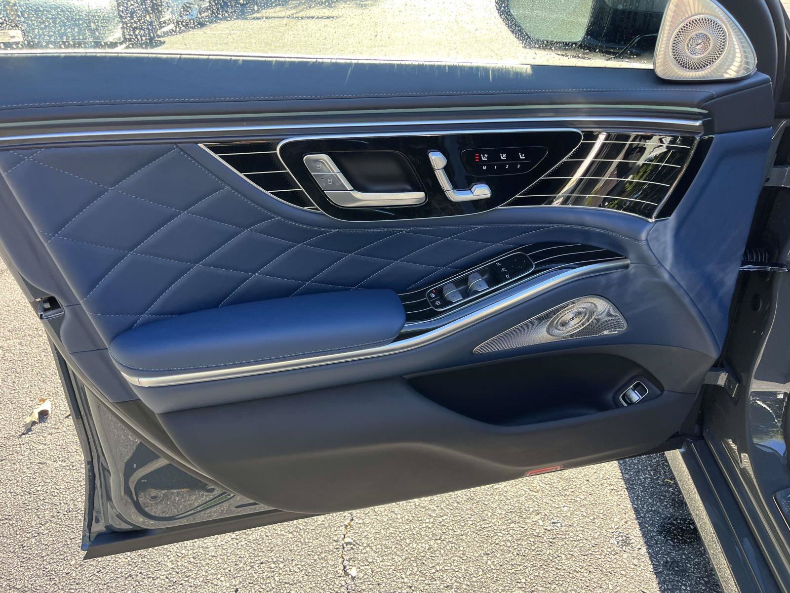 New 2027 MANUFAKTUR Silicon Grey Mercedes-Benz S 580 4MATIC® Sedan image 17