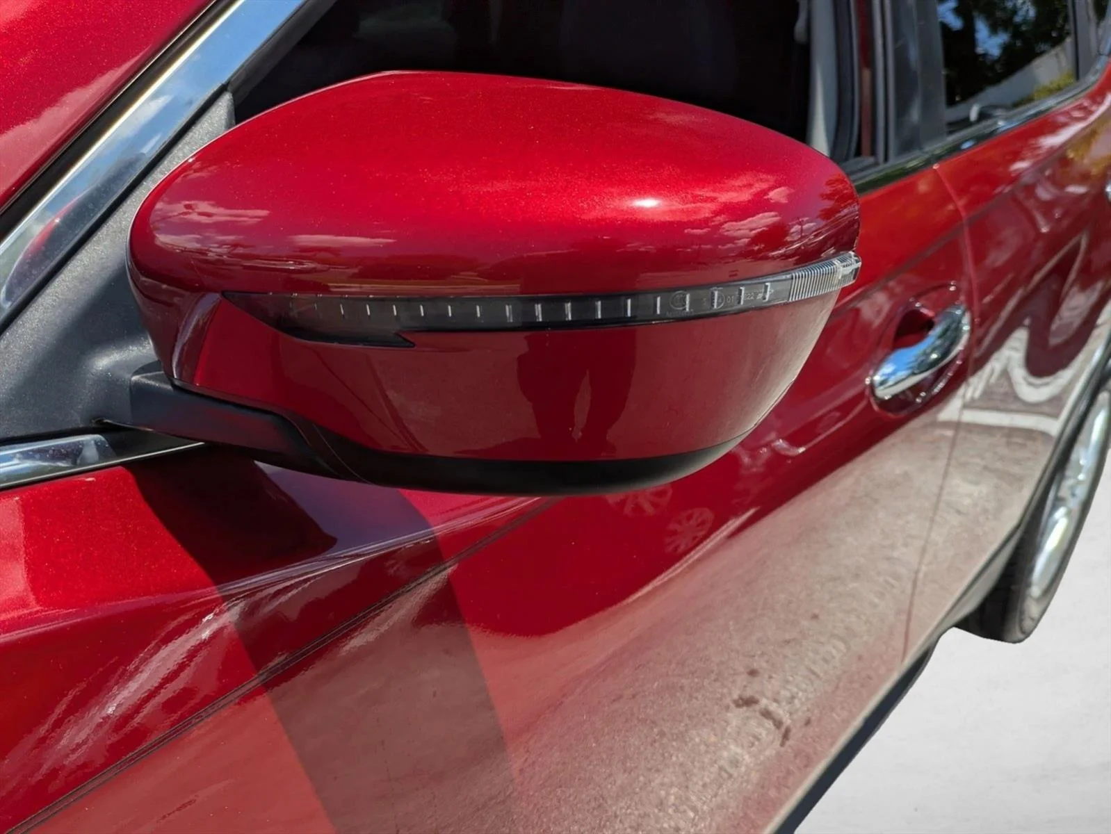 Used 2020 Scarlet Ember Tintcoat Nissan SV image 10