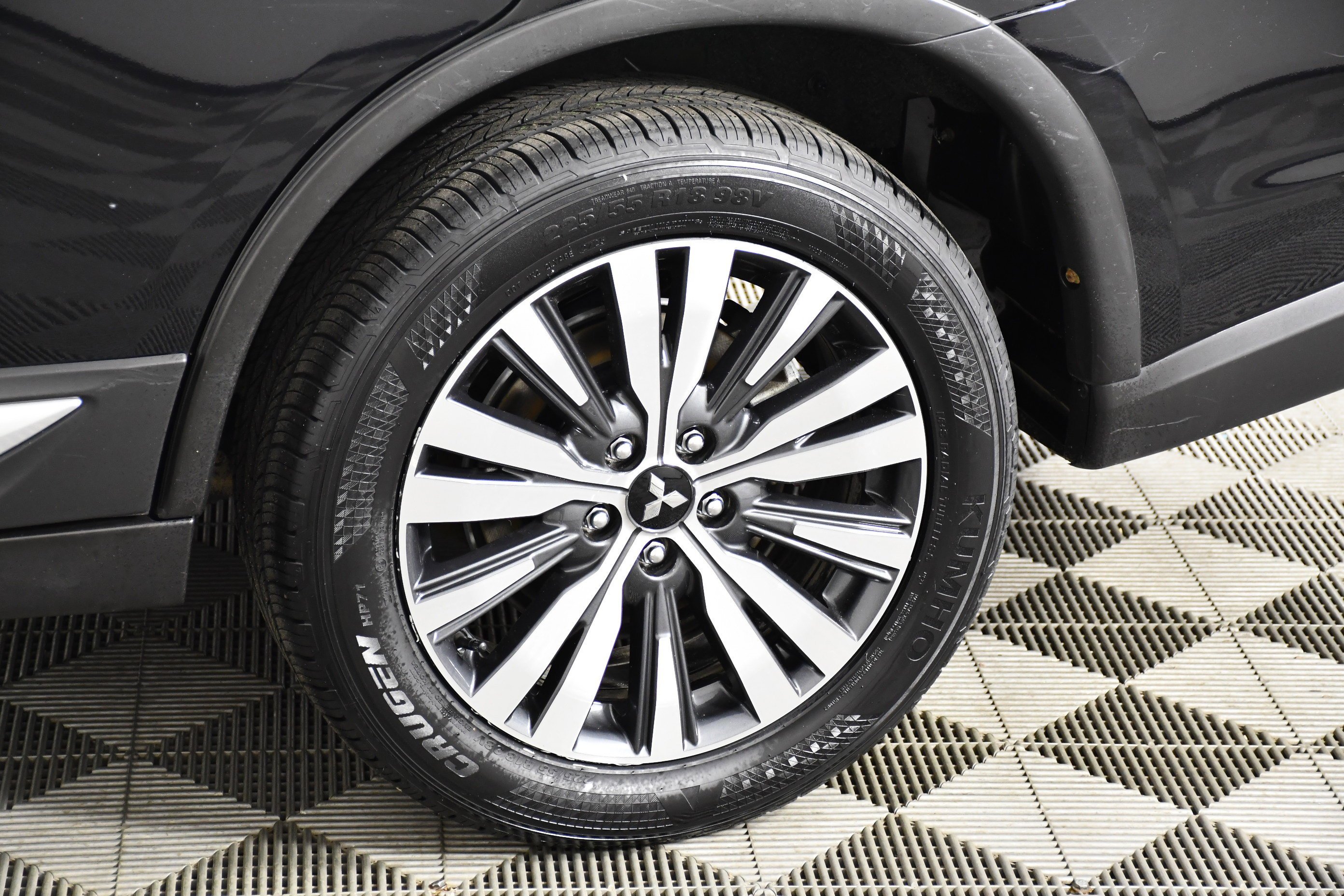 Used 2020 Labrador Black Metallic Mitsubishi SEL image 51