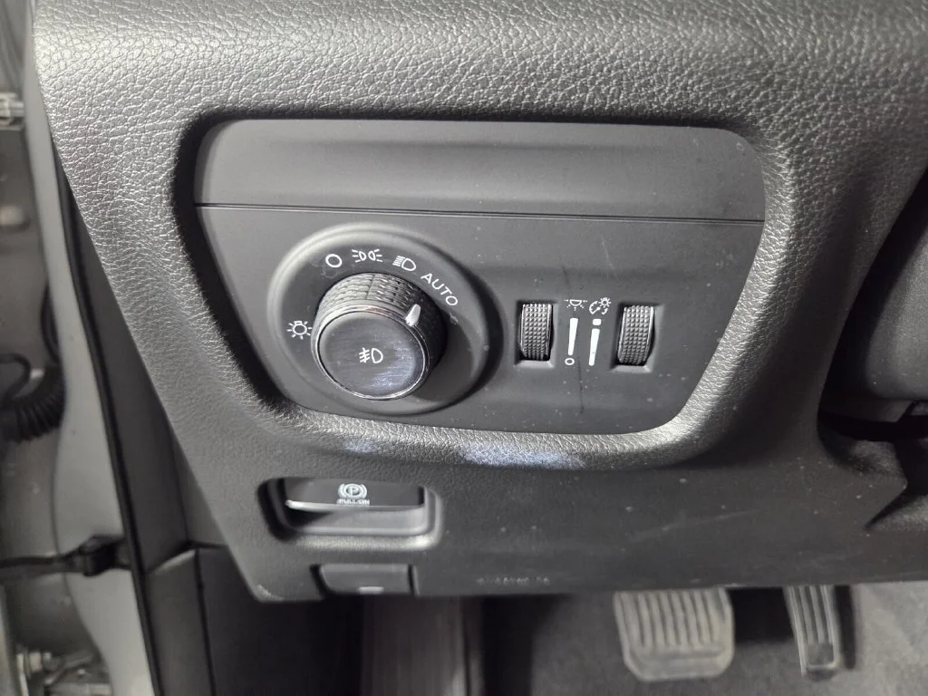 Used 2021 Silver Zynith Jeep Limited image 19
