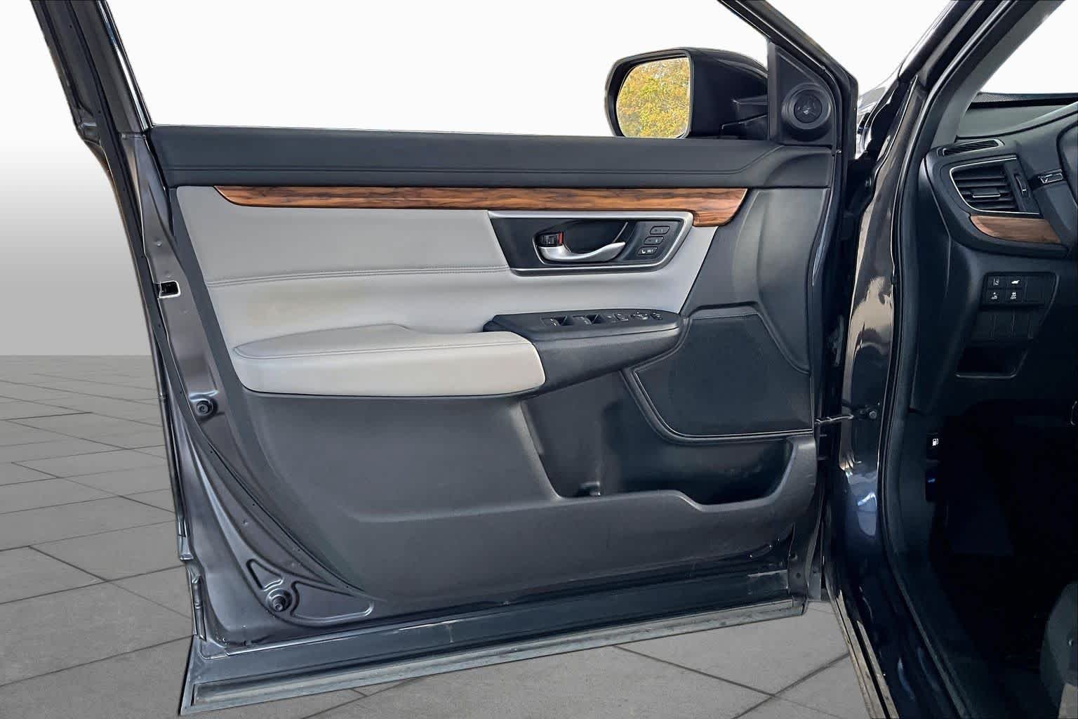 Used 2018 Gunmetal Metallic Honda EX-L image 22