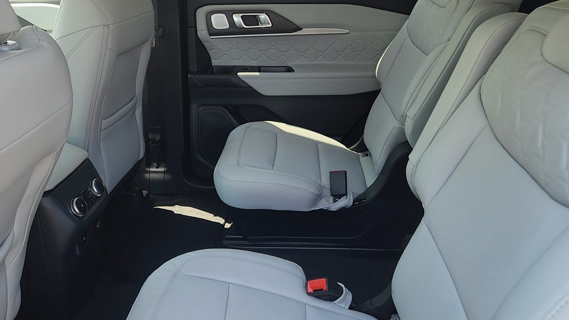 New 2026 Carbonized Gray Metallic Ford Platinum image 24