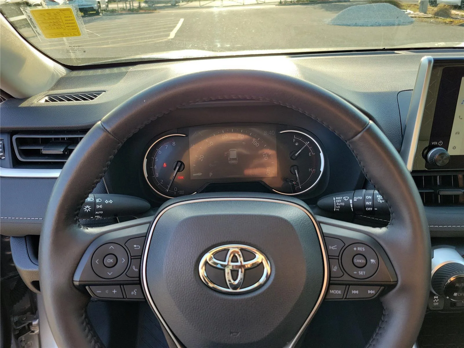 2025 Toyota RAV4 XLE - Photo 18