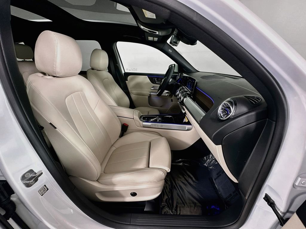 New 2026 Polar White Mercedes-Benz GLB 250 image 28
