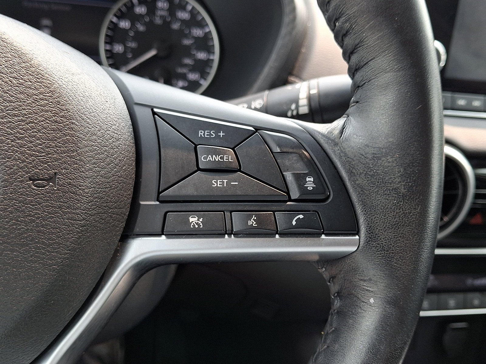 Used 2020 Aspen White Tricoat Nissan SV image 23
