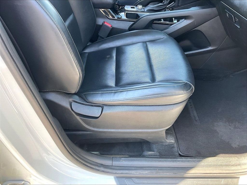 Used 2020 Snow White Pearl Kia LX image 38
