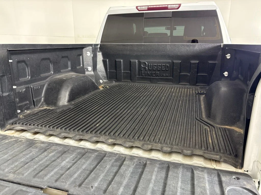 Used 2020 White GMC SLT image 18
