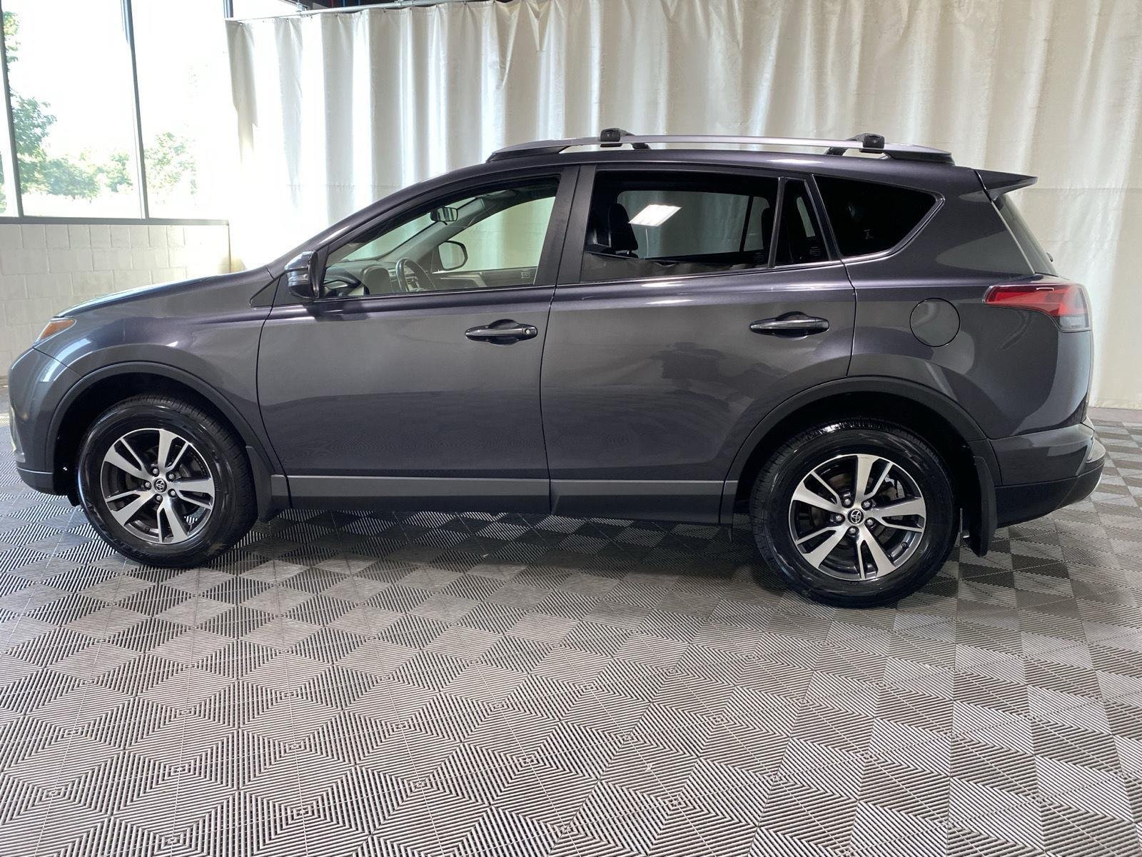 Used 2018 Magnetic Gray Metallic Toyota XLE image 4