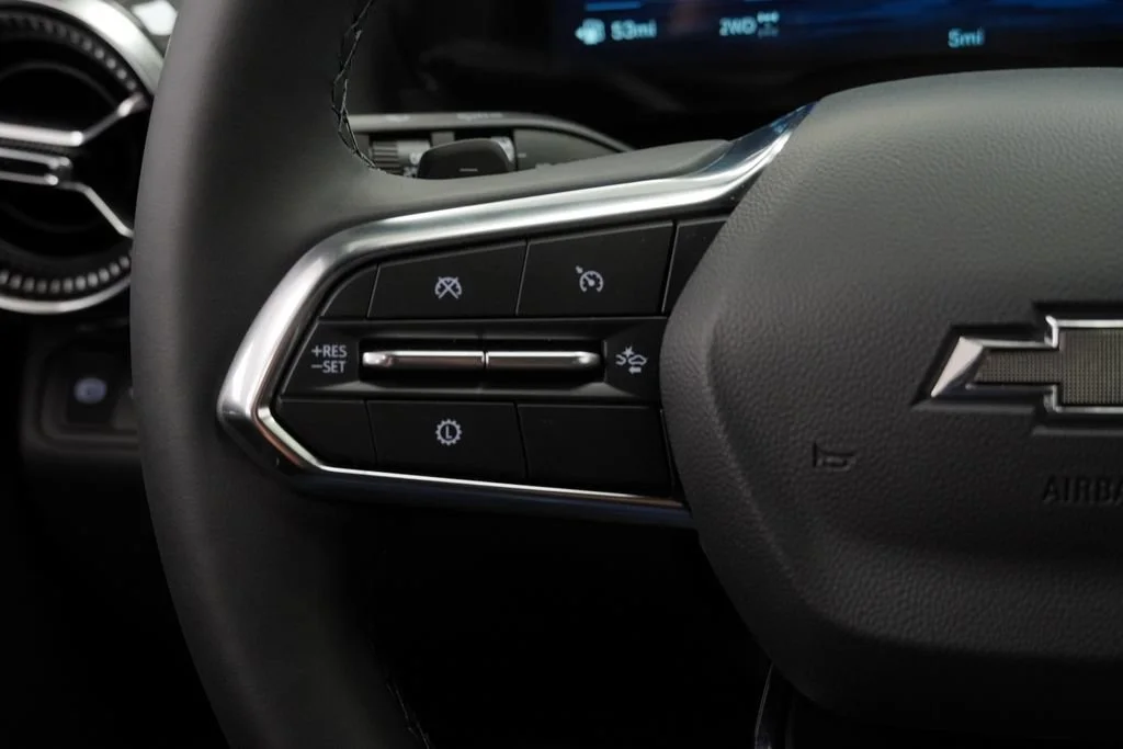 New 2027 Sterling Gray Metallic Chevrolet AWD LT image 18