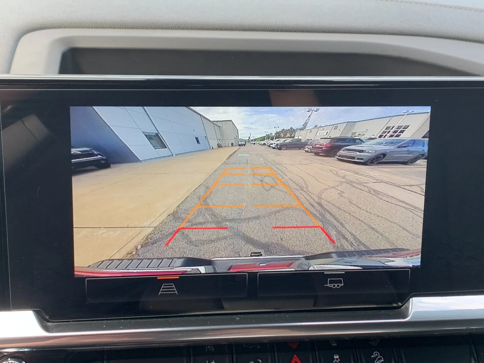 Used 2025 Summit White GMC SLE image 21