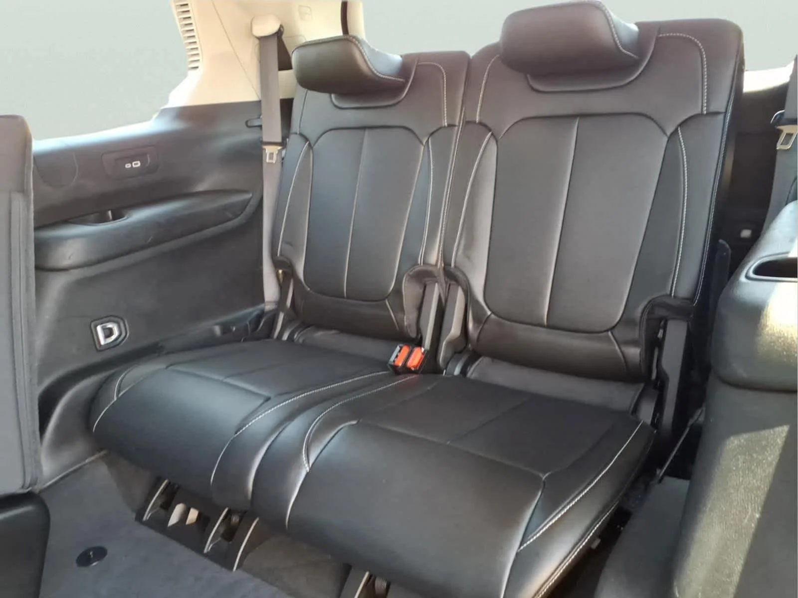 Used 2023 Velvet Red Pearlcoat Jeep Limited image 30