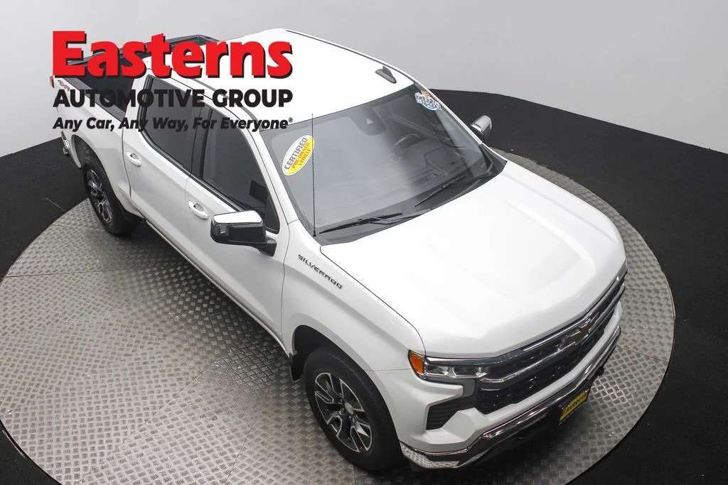 Used 2022 White Chevrolet LT image 3