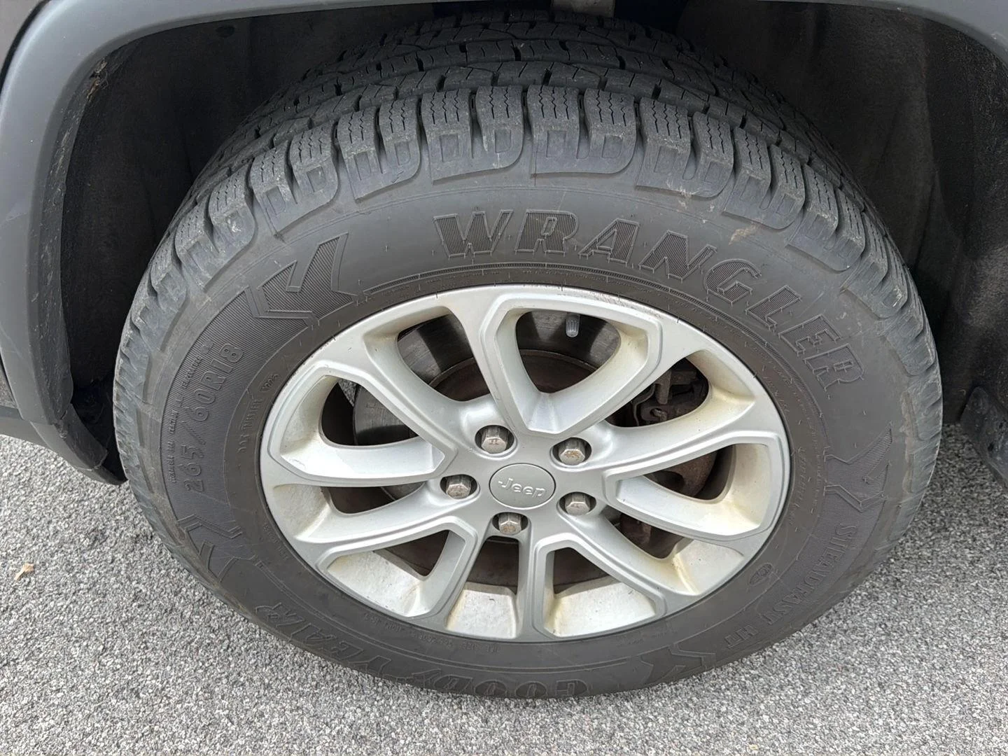 Used 2021 Granite Crystal Metallic Clearcoat Jeep Laredo E image 8