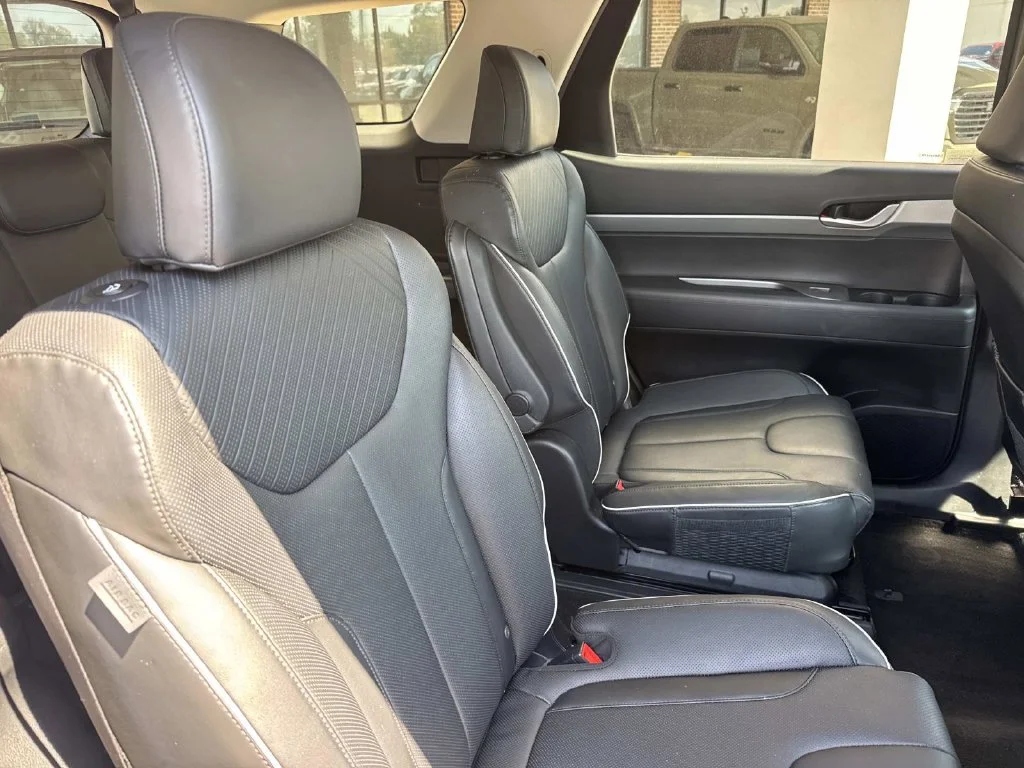 Used 2025 Gray Hyundai SEL image 18