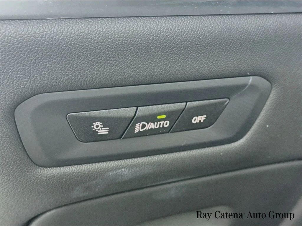 Used 2024 Gray BMW xDrive40i image 10