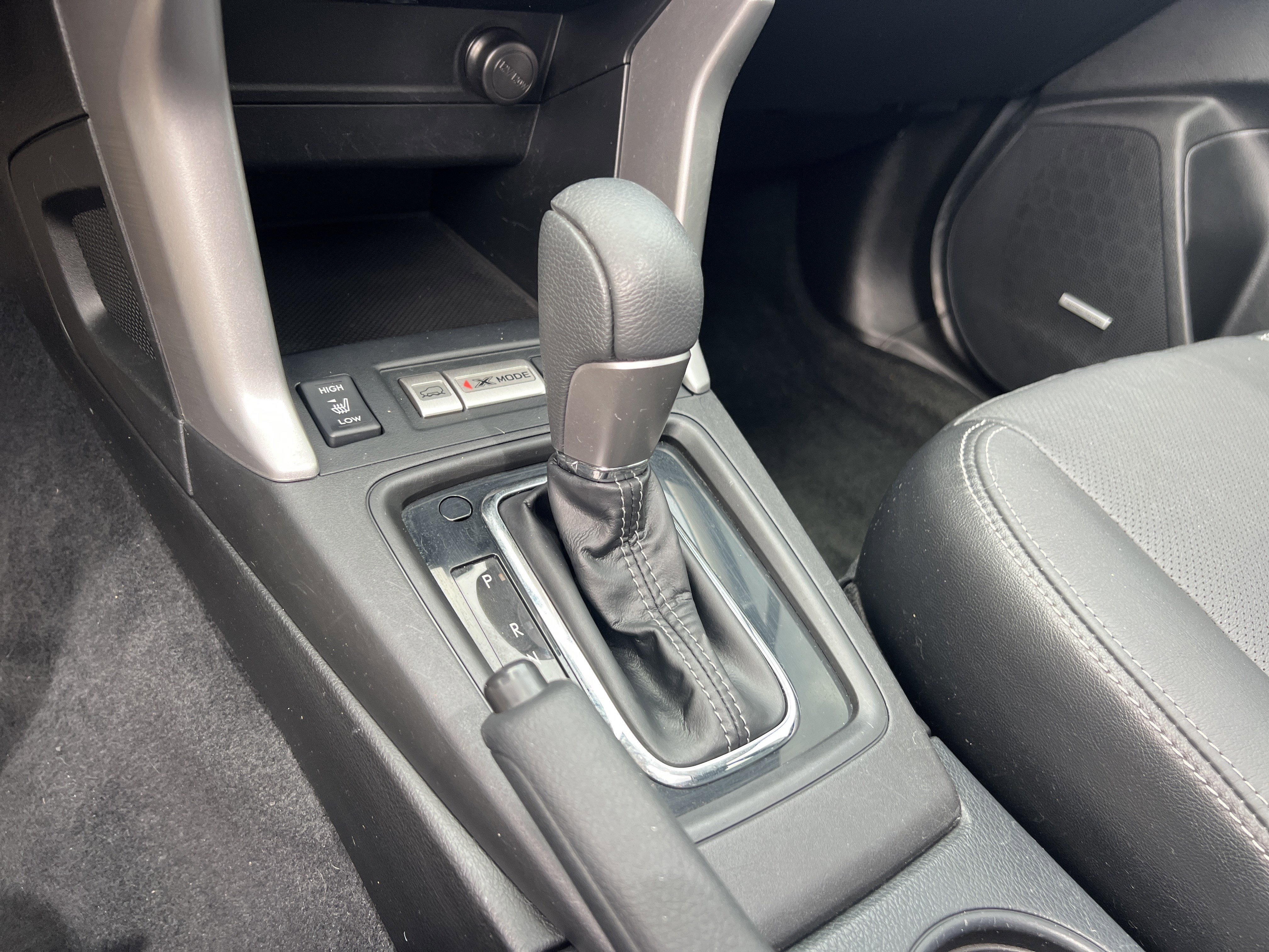 Used 2015 Satin White Pearl Subaru 2.0XT Touring image 33