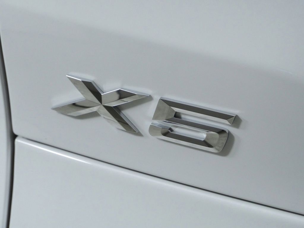 Used 2026 Alpine White BMW xDrive50e image 14