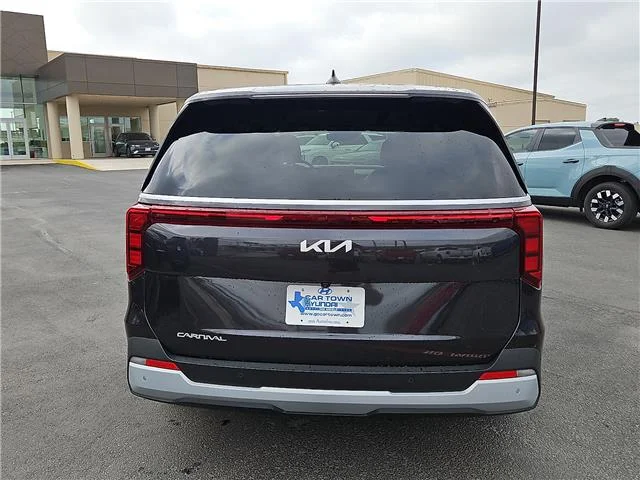 Used 2025 Panthera Metal KIA LXS Passenger image 4
