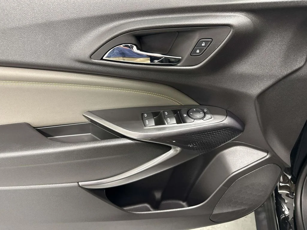 New 2026 Mosaic Black Metallic Chevrolet ACTIV image 16