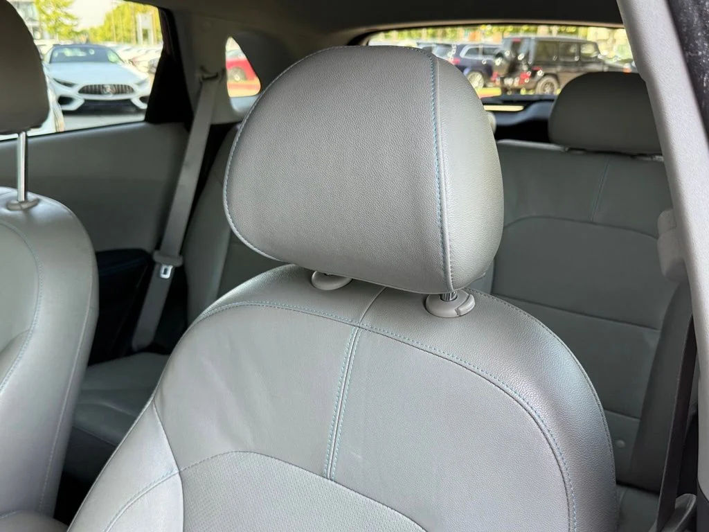 Used 2018 Red Kia Touring image 2
