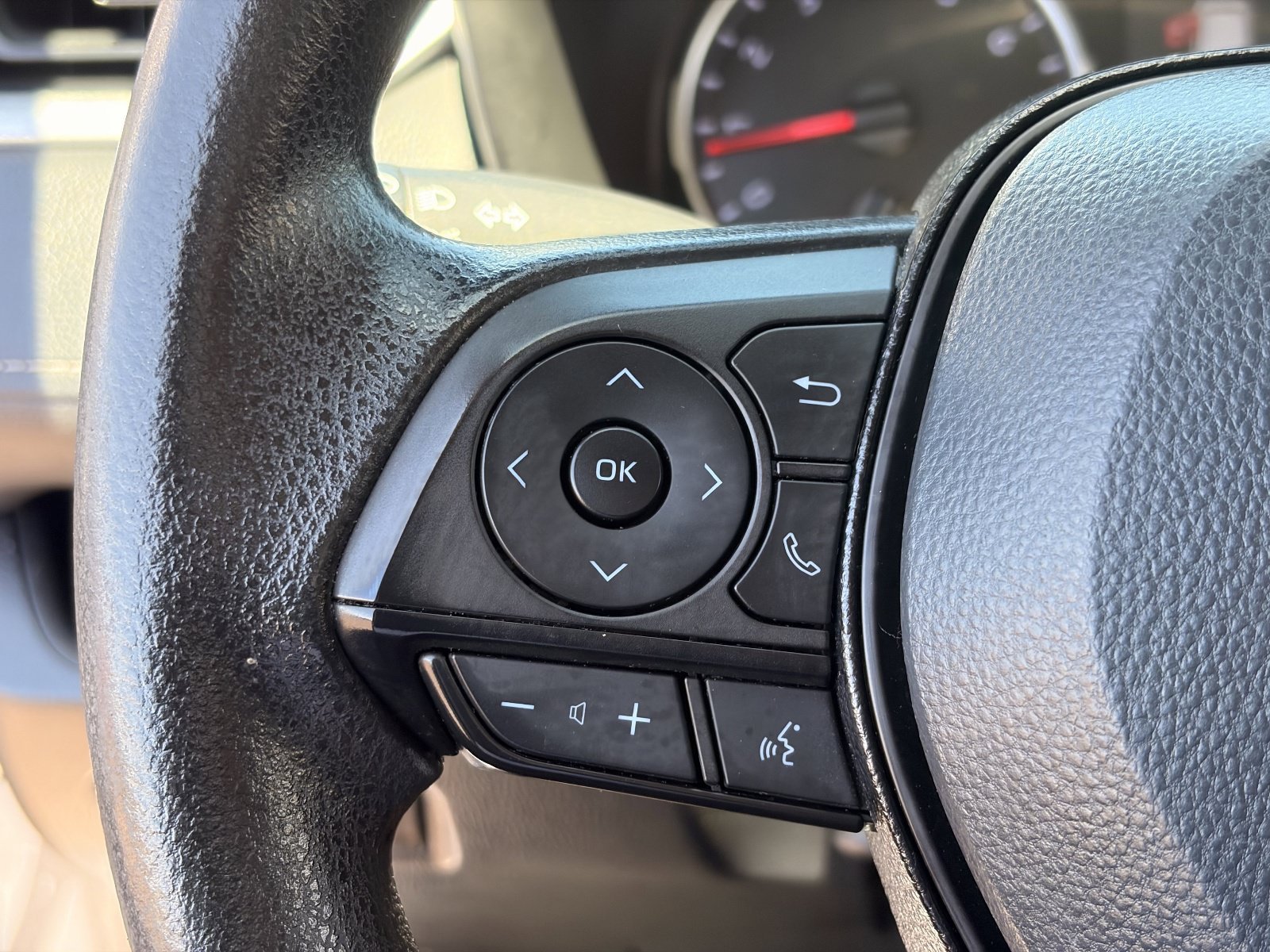 Used 2022 Silver Toyota LE image 20
