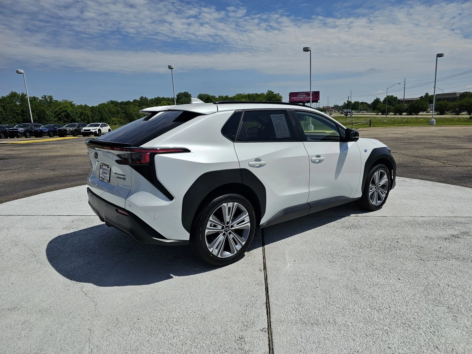 Used 2023 Cosmic White Pearl Subaru Limited image 4