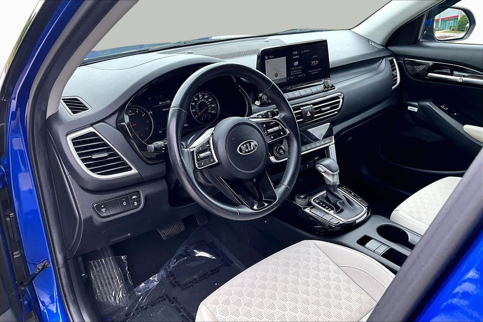 Used 2021 Neptune Blue Kia SX image 17
