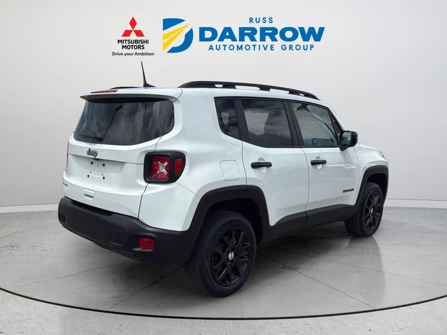 Used 2023 White Jeep Latitude image 5
