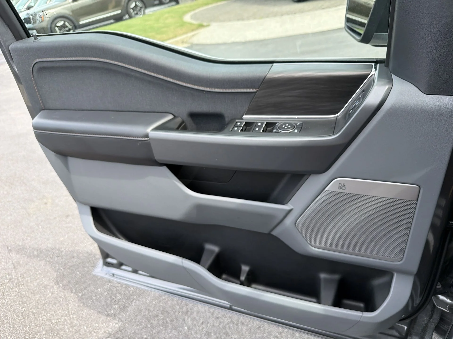 Certified Used 2025 Gray Metallic Ford Lariat image 19