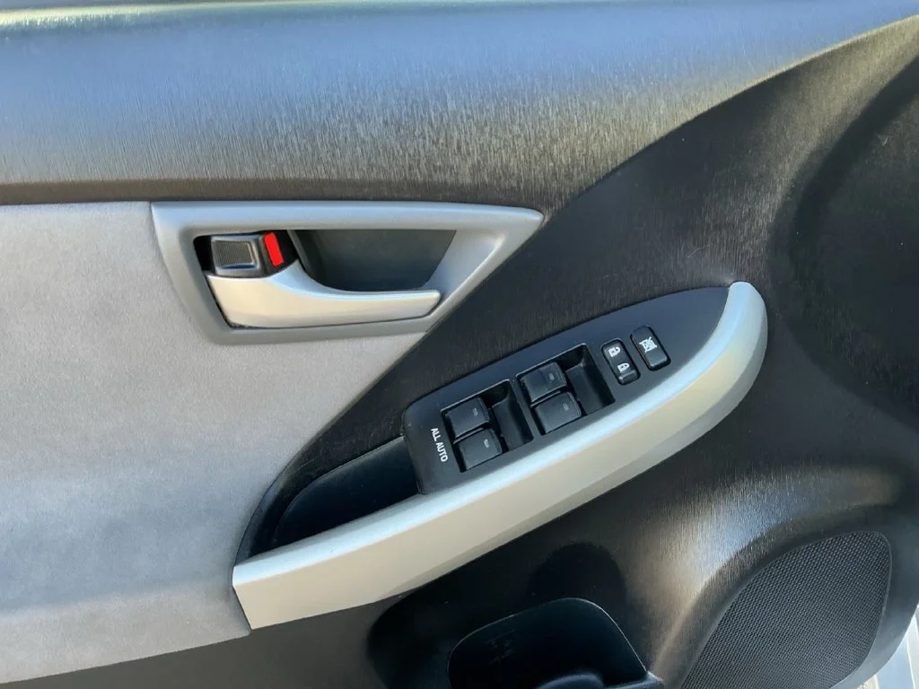 Used 2015 Silver Toyota Three image 14