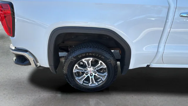 Used 2025 White GMC SLT image 35