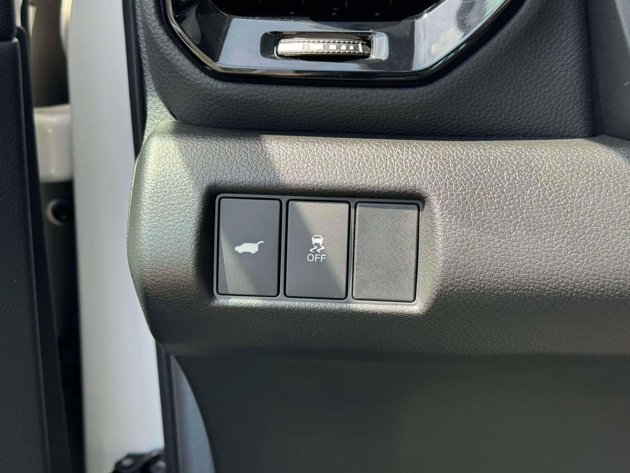 Used 2025 Platinum White Pearl Honda Touring image 22