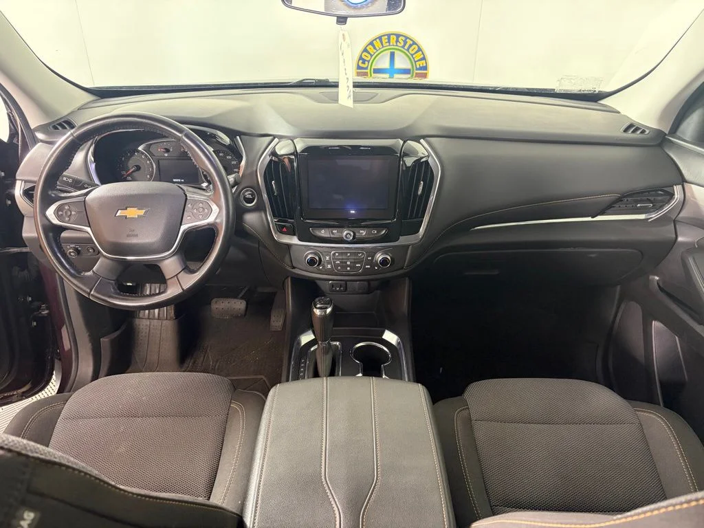 Used 2018 Chevrolet Traverse 1LT with VIN 1GNEVGKW0JJ159900 for sale in Elk River, Minnesota