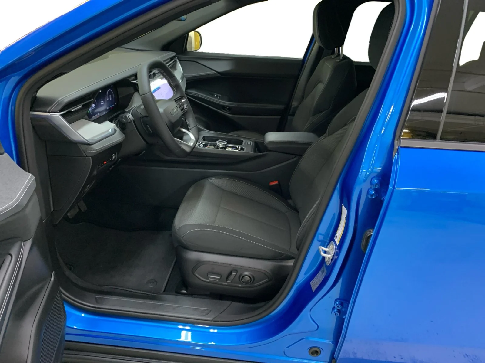 New 2026 Hydro Blue Pearl Jeep Laredo image 10