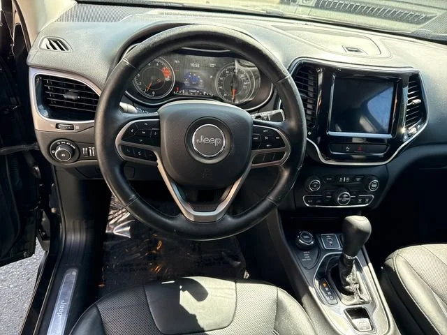 Used 2019 Diamond Black Crystal Pearlcoat Jeep Limited image 17