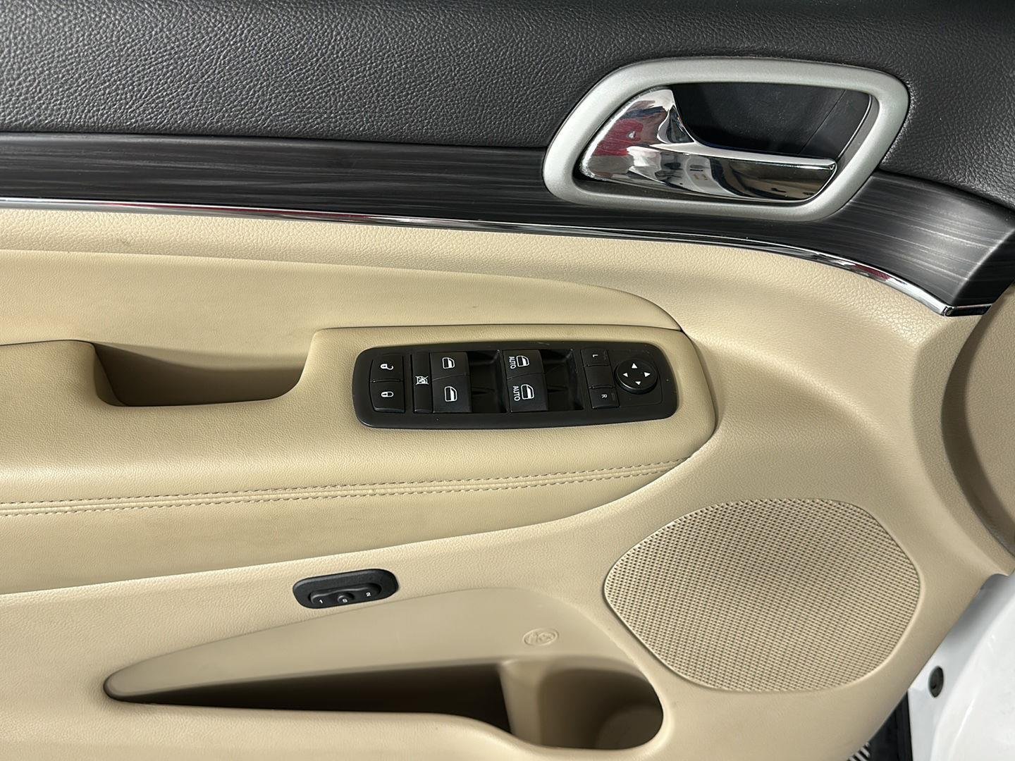 Used 2021 Bright White Clearcoat Jeep Limited image 19