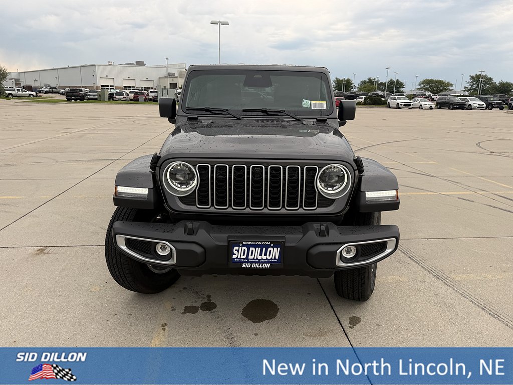 New 2026 Granite Crystal Metallic Clear-Coat Exterior Paint Jeep 4-Door Sahara 4x4 image 3