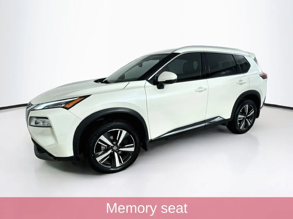 Used 2021 White Nissan SL image 3