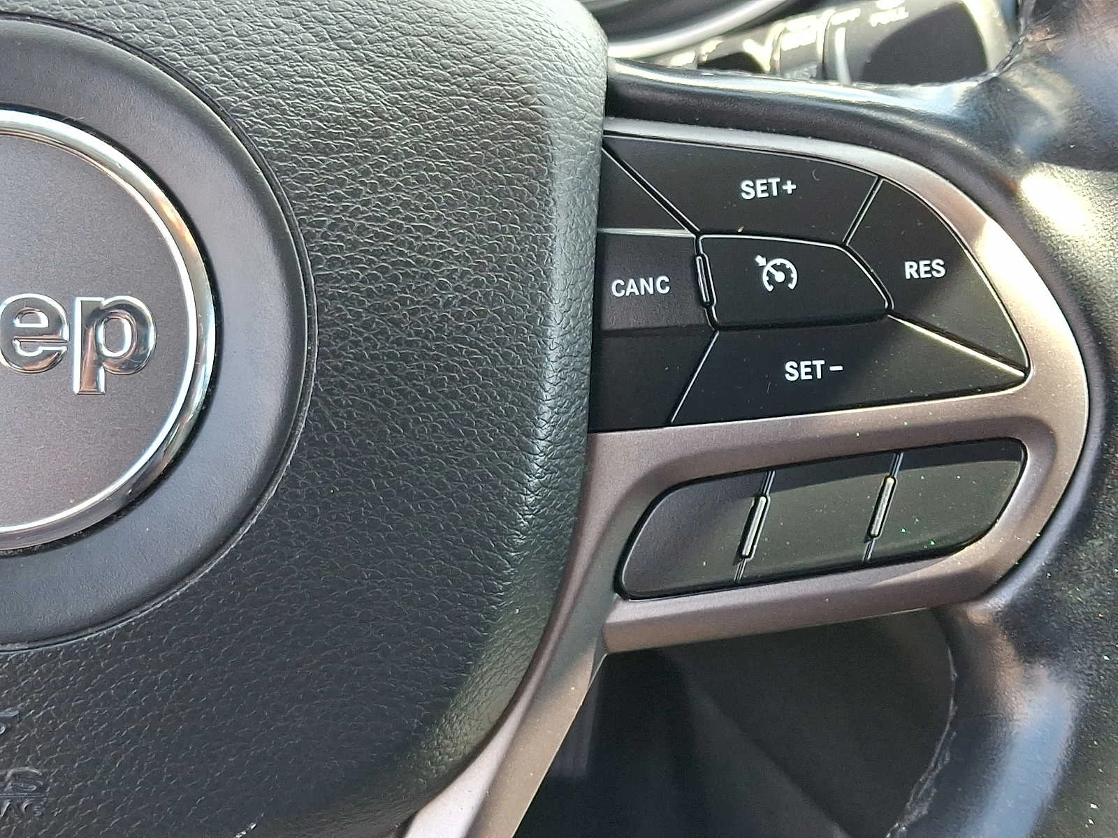 Used 2021 Slate Blue Pearlcoat Jeep Latitude Lux image 21
