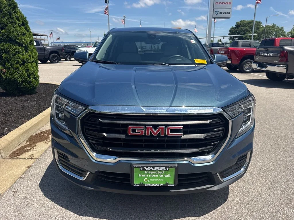 Used 2024 Downpour Metallic GMC SLE image 8