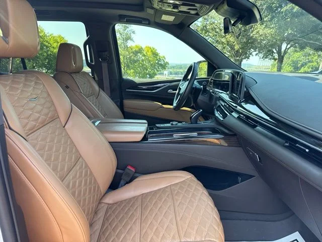 Used 2022 White Cadillac Sport image 10