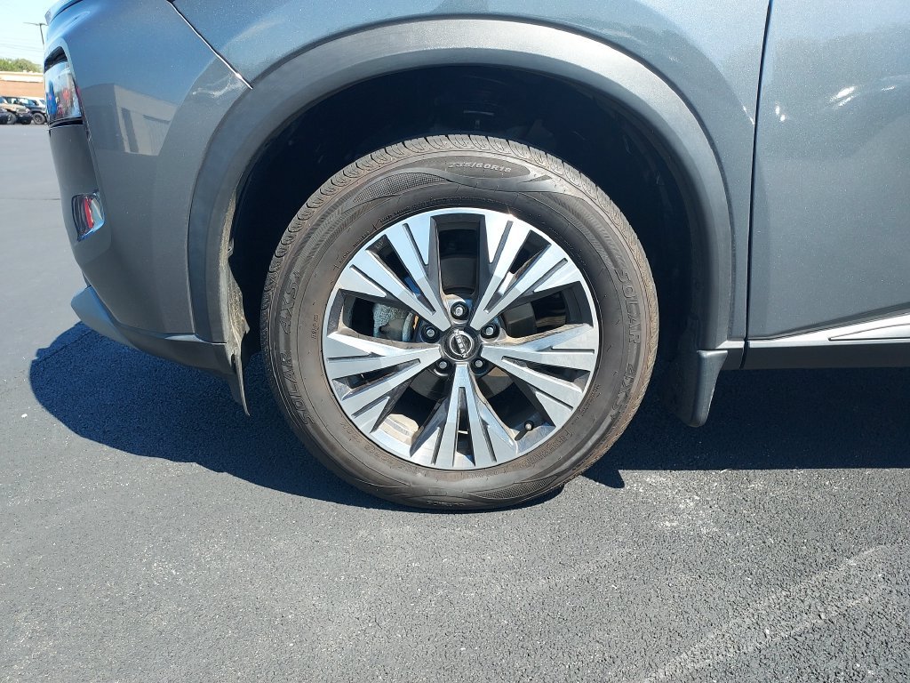 Used 2022 Gray Nissan SV image 10