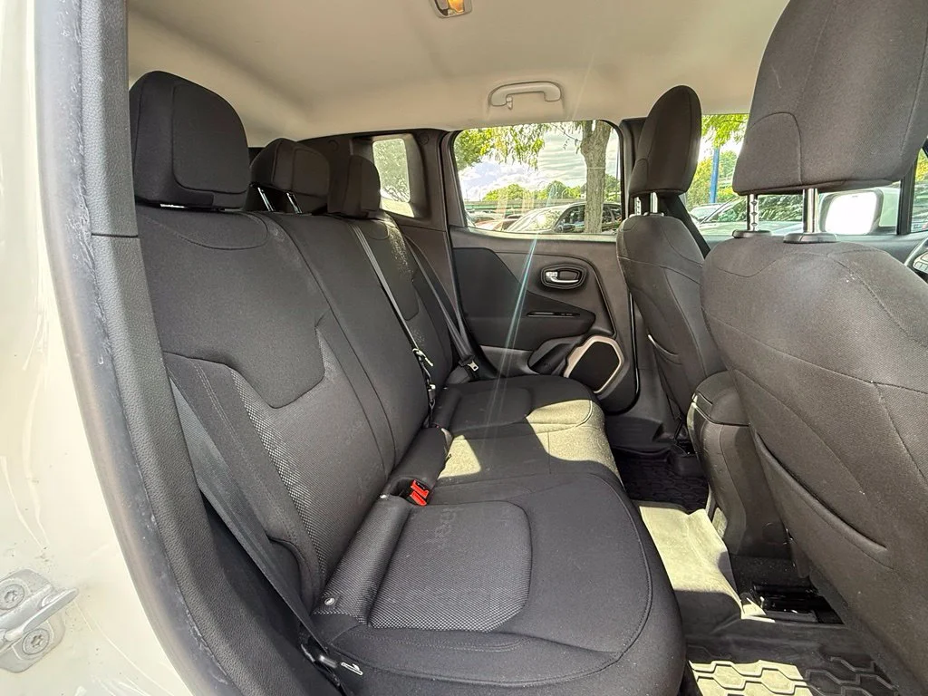 Used 2017 Alpine White Jeep Latitude image 21
