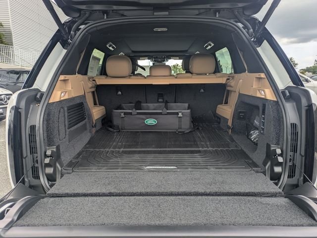 New 2027 Fuji White LAND ROVER  image 13