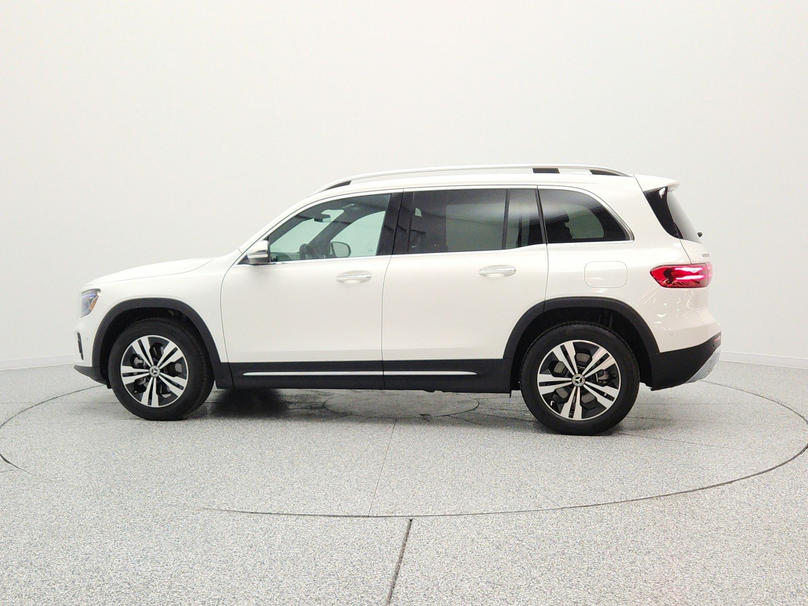 Used 2025 Polar White Mercedes-Benz GLB 250 SUV image 8