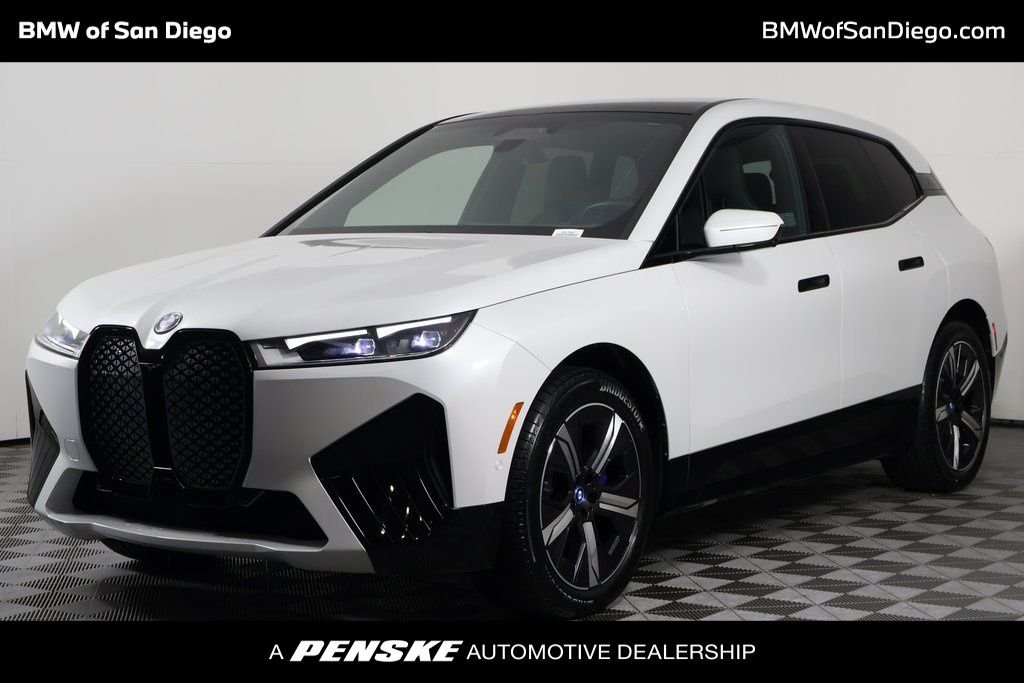Certified Used 2025 White Metallic BMW xDrive50 image 1