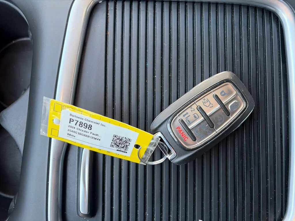 2024 Chrysler Pacifica Touring L - Photo 25
