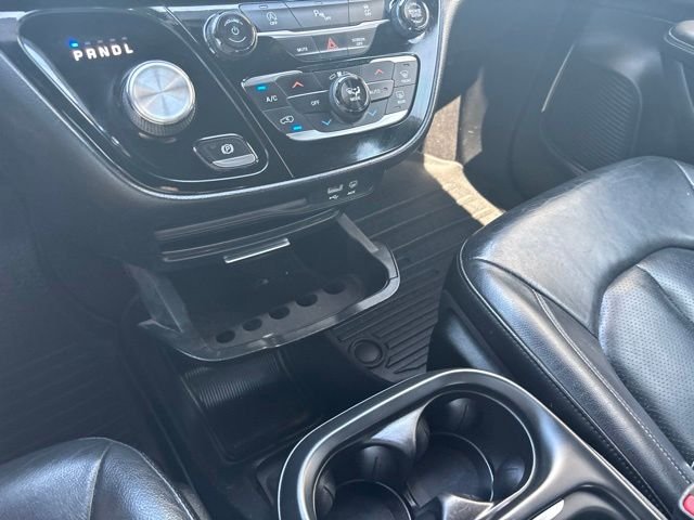Used 2019 Bright White Clearcoat Chrysler Touring L image 26