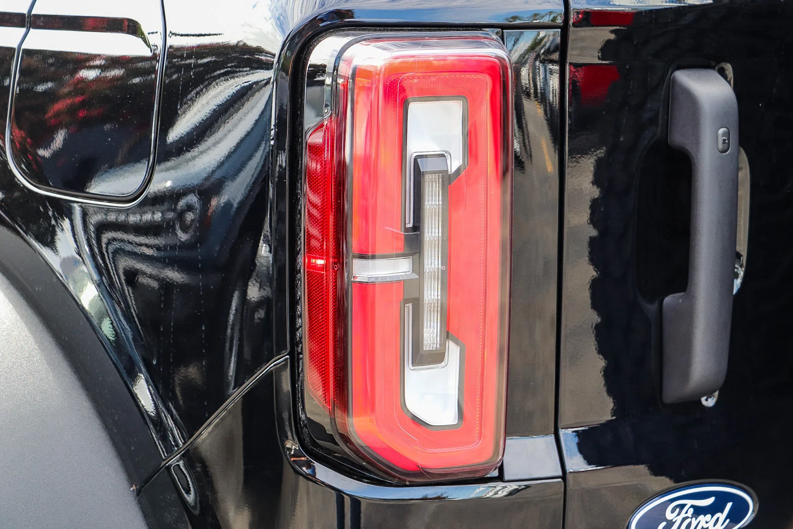 New 2026 Shadow Black Ford Outer Banks® image 9