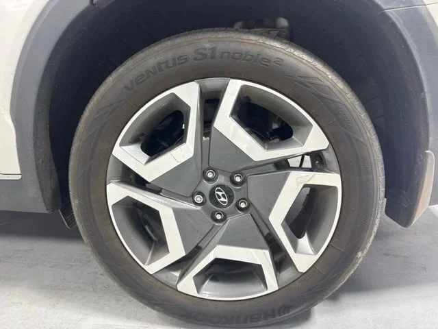 Used 2025 Silver Hyundai SEL Premium image 9